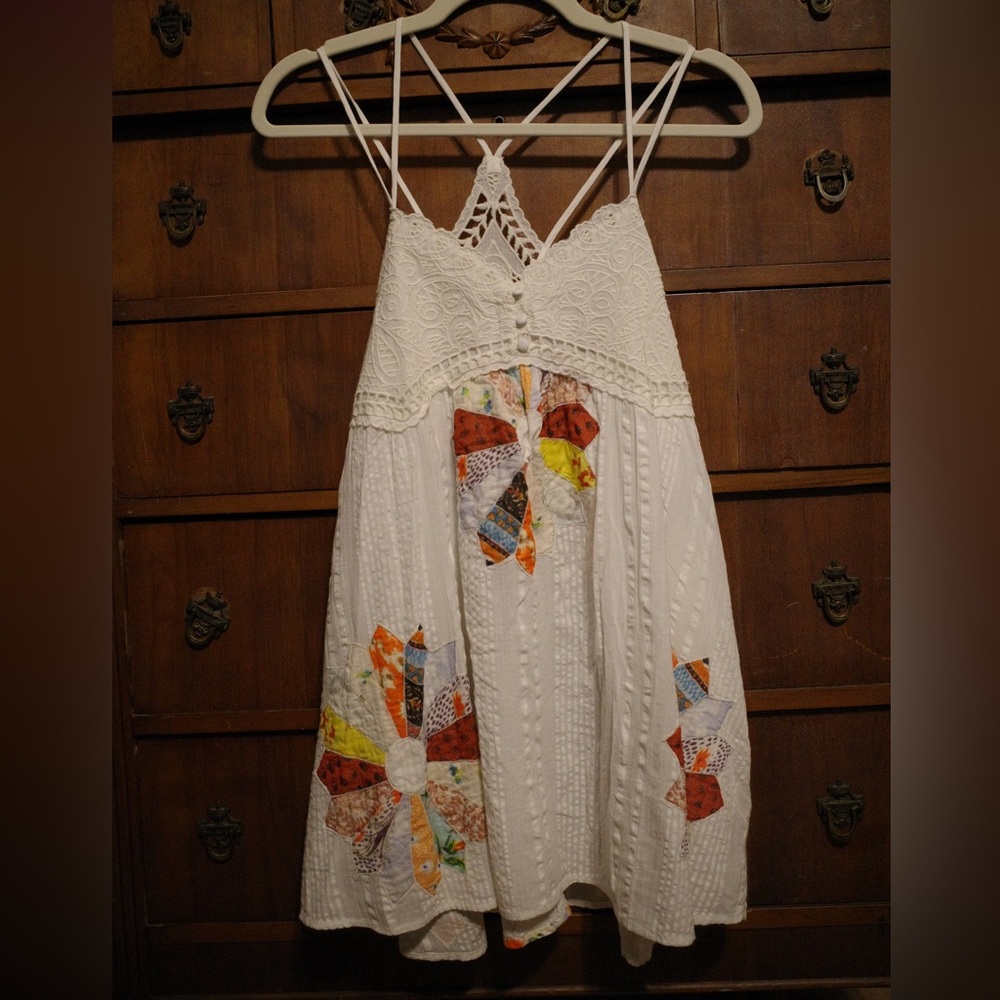 NWT Urban Outfitters babydoll strappy top size Small with quilted design